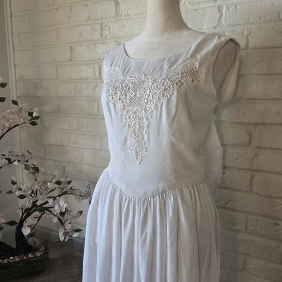 VTG 1960s/70s Lace Dress With Bow Detail, Flowy, Boho/Prairie - Picture 8 of 10